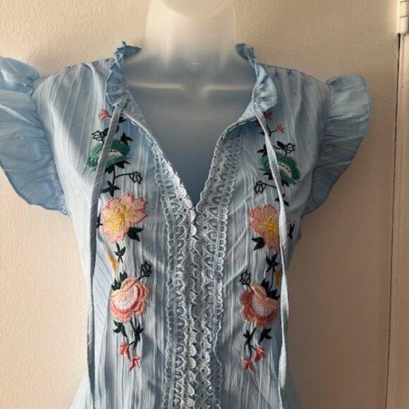Mexican Floral Embroidered Top ~ Baby Blue - Picture 2 of 6